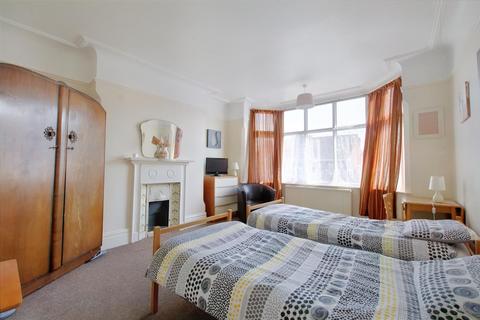 64 Austen Avenue, Nottingham, NG7 6PF