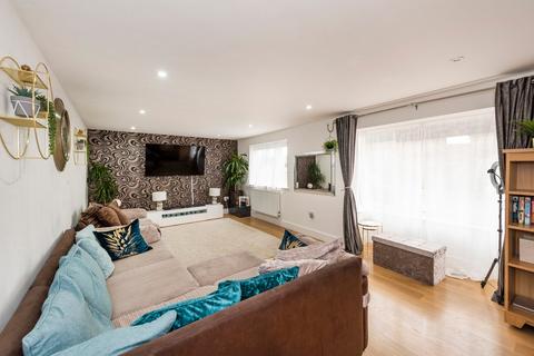 1 Grant Close, Belvedere, DA17 5GD