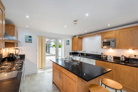 1 Grant Close, Belvedere, DA17 5GD
