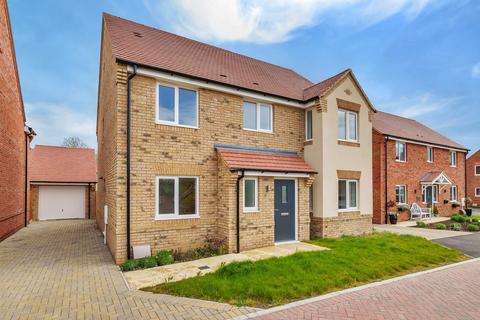 4 bedroom detached house for sale, Goodwin Field, Northill, SG18