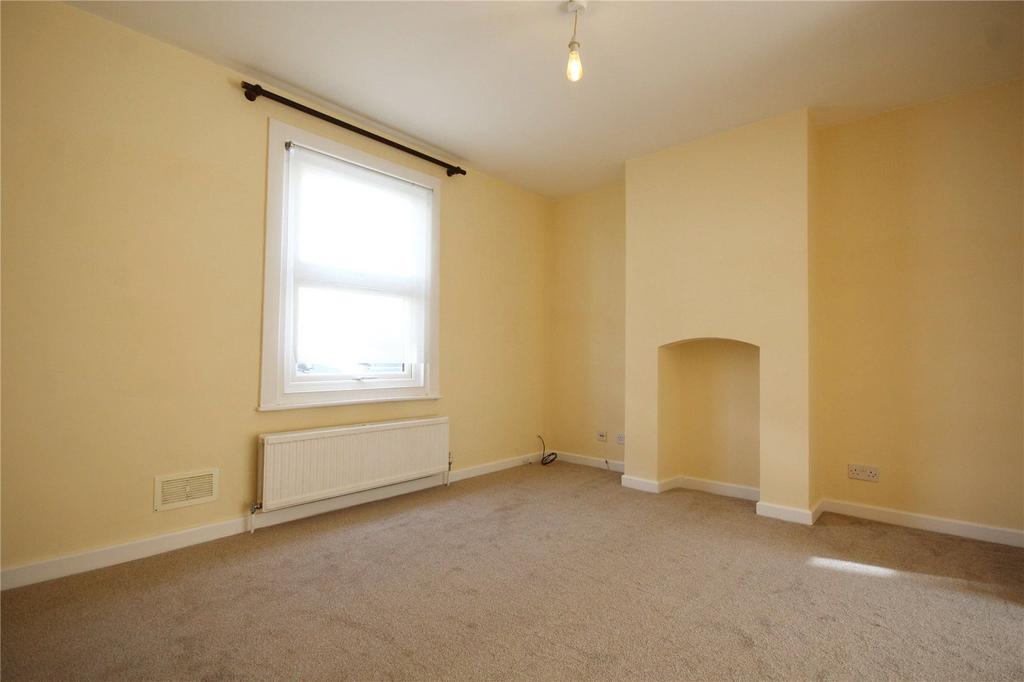 Bloomsbury Street, Cheltenham... 2 bed terraced house £1,100 pcm (£