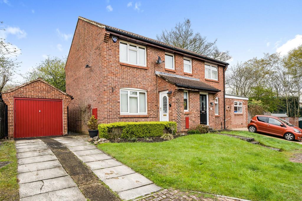 Norwood Grove, Harrogate, HG3 3 bed semidetached house for sale £279,950