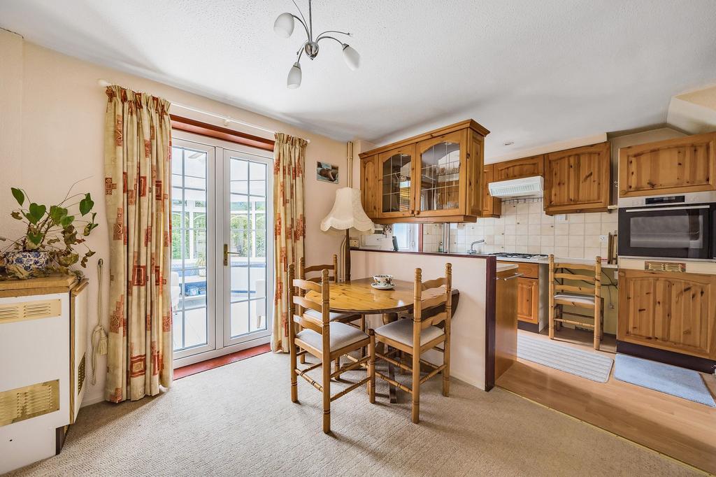 Norwood Grove, Harrogate, HG3 3 bed semidetached house for sale £270,000