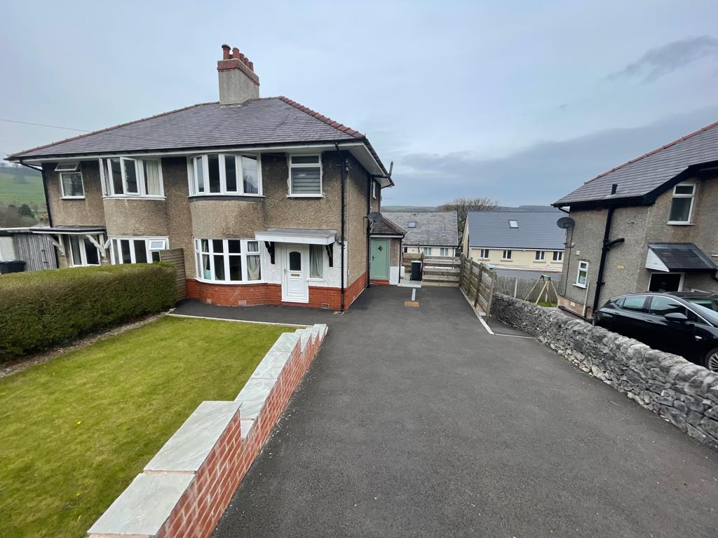 Leek Road, Buxton, Derbyshire, SK17 3 bed semidetached house £895