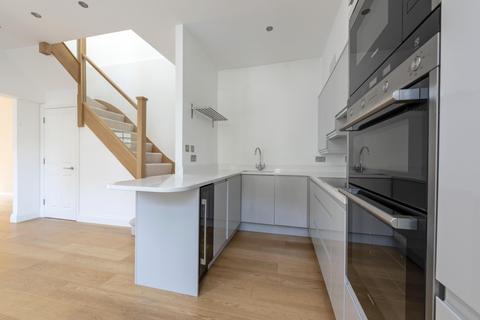 2 bedroom flat for sale, Crombie Mews, SW11 2JB