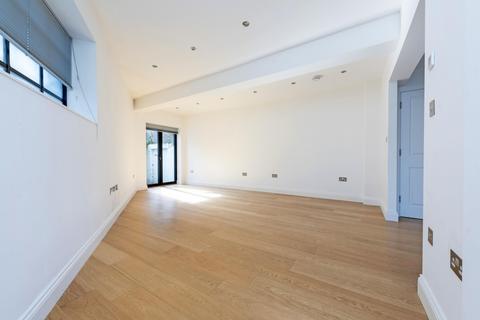 2 bedroom flat for sale, Crombie Mews, SW11 2JB