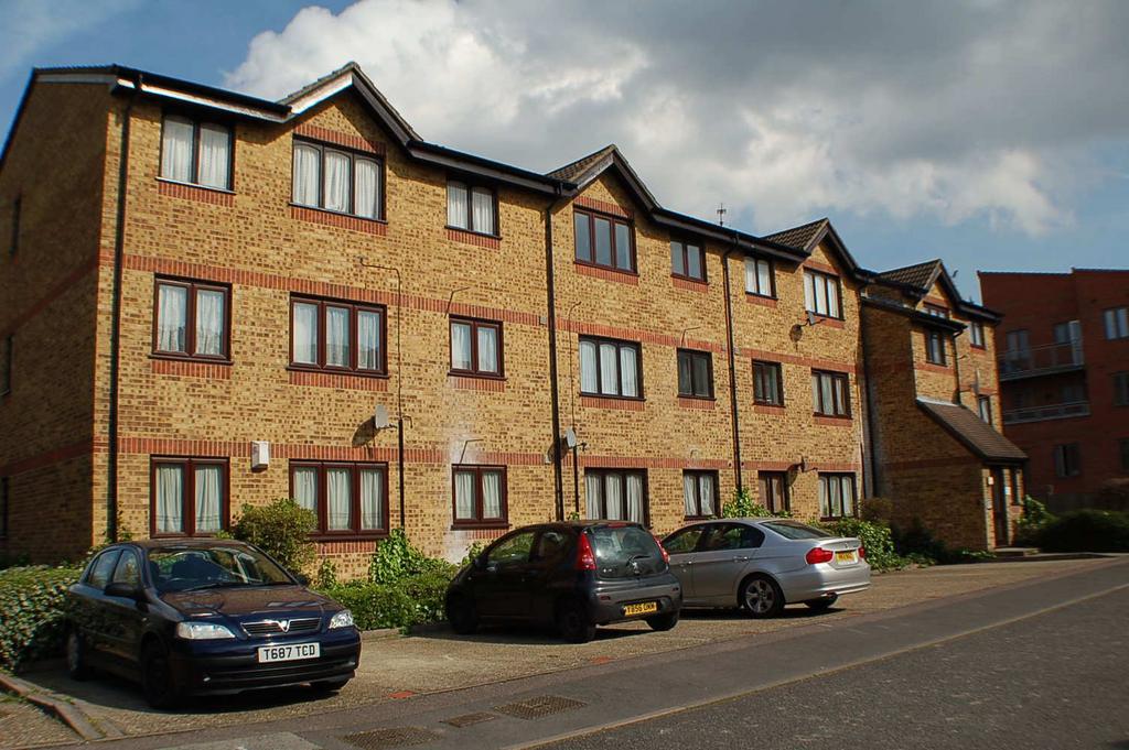 Vignoles Road, Romford 1 bed flat £1,000 pcm (£231 pw)
