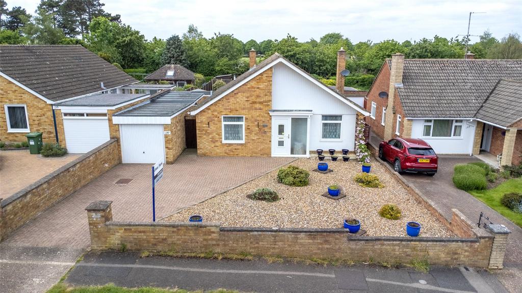 Bletchley, Buckinghamshire MK3 3 bed bungalow for sale £530,000