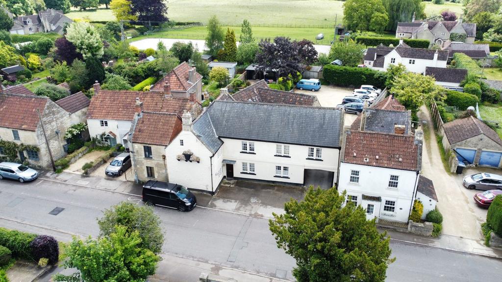 Holt, Trowbridge BA14 2 bed end of terrace house £750 pcm (£173 pw)