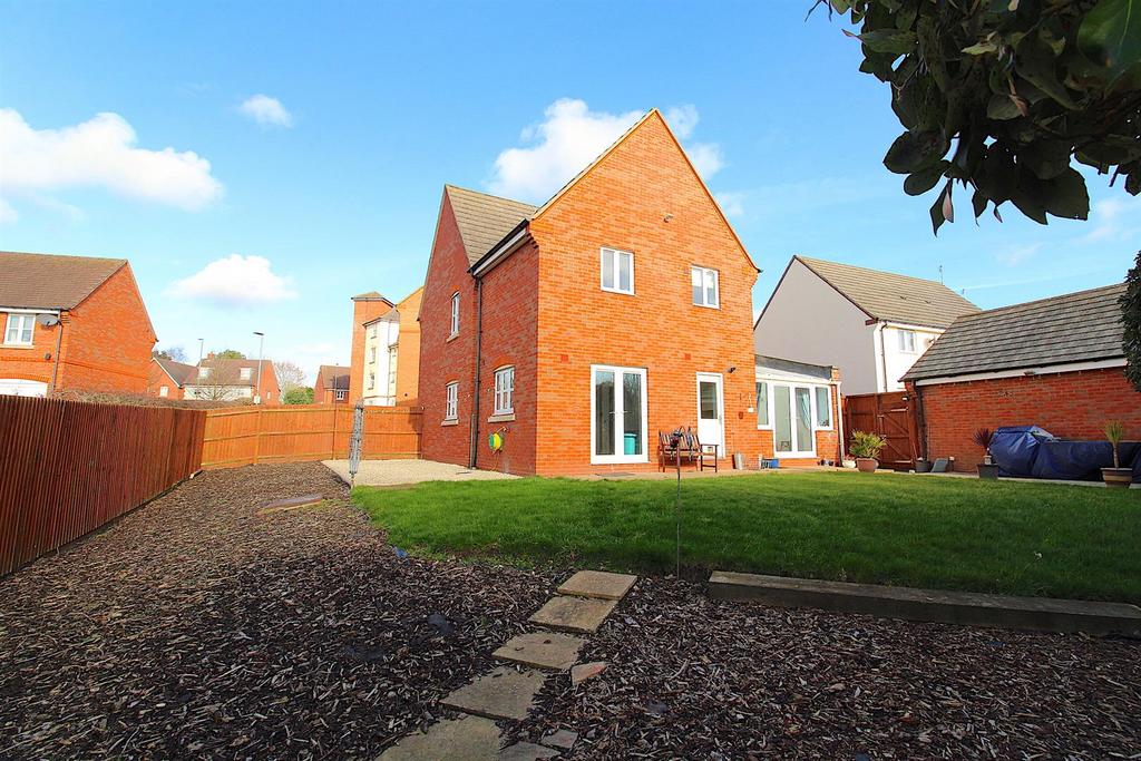 Masefield Place, Earl Shilton, LE9 4 bed detached house for sale £400,000