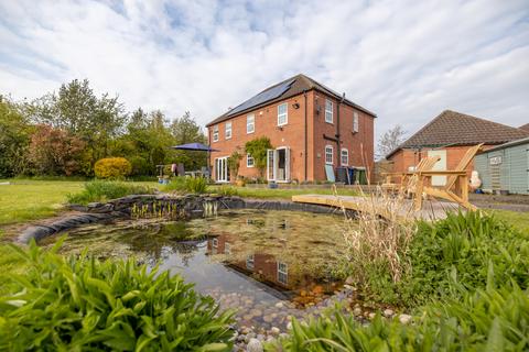 4 bedroom detached house for sale, Crowgarth Lane, Lea DN21