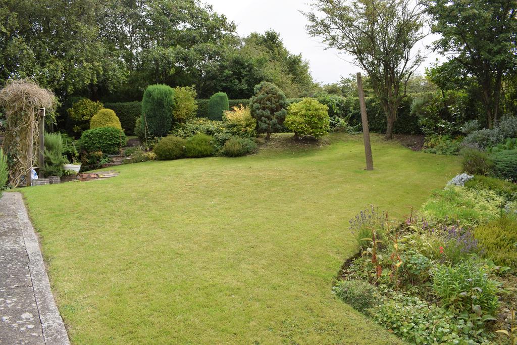 3 Whitegate Hill, Caistor, LN7 3 bed detached house for sale £250,000