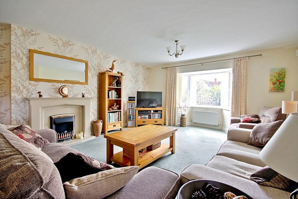 Church Street, Eckington, Worcestershire 4 bed detached bungalow for