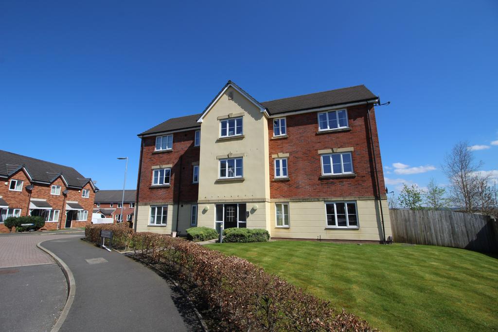 Windsor Gardens, Heaton, Bolton, BL1 2 bed flat £750 pcm (£173 pw)