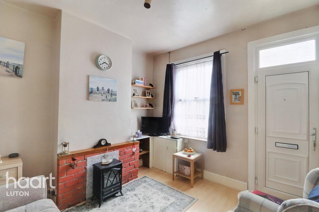 Hartley Road, Luton 2 bed terraced house for sale £230,000