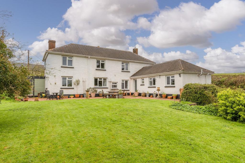 Poughill, Crediton, EX17 3 bed detached house for sale £685,000