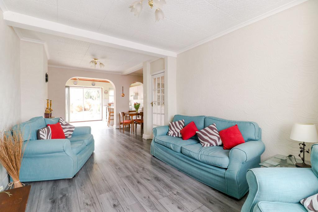 Crest Drive, EN3 3 bed terraced house £429,995