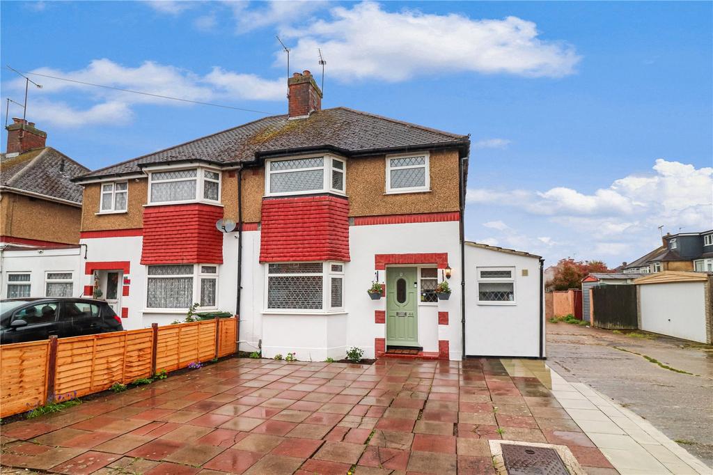Hillingdon Road, Watford, Herts, WD25 3 bed semidetached house £575,000