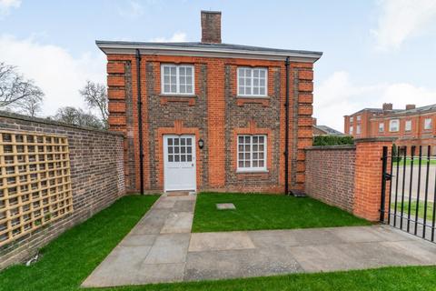 undefined, South Gatehouse, Roehampton SW15