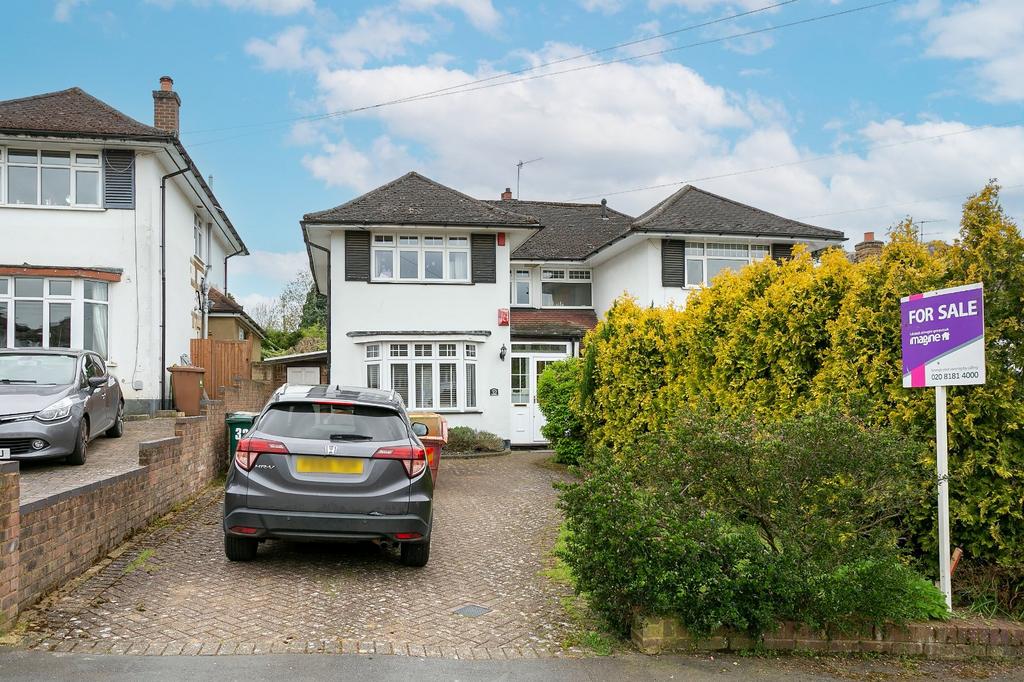 Raglan Gardens, Oxhey, Hertfordshire, WD19 3 bed semidetached house