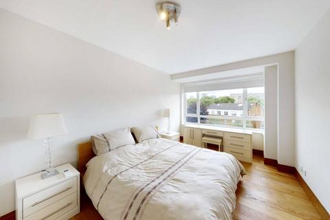 3 bedroom flat to rent, Byron Court, Fairfax Road, London