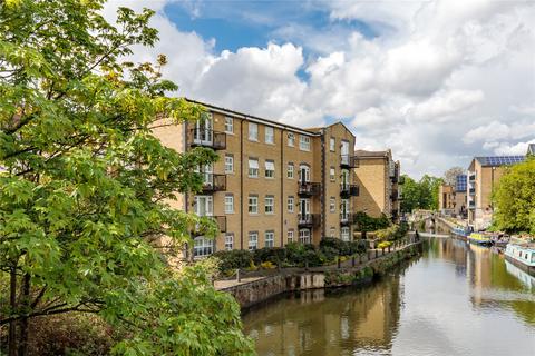 2 bedroom flat to rent, Twig Folly Close, London