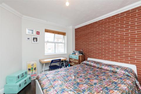 2 bedroom flat to rent, Twig Folly Close, London