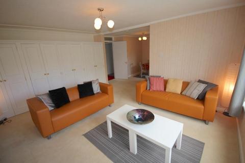 3 bedroom flat to rent, Balcarres Court, Edinburgh, EH10