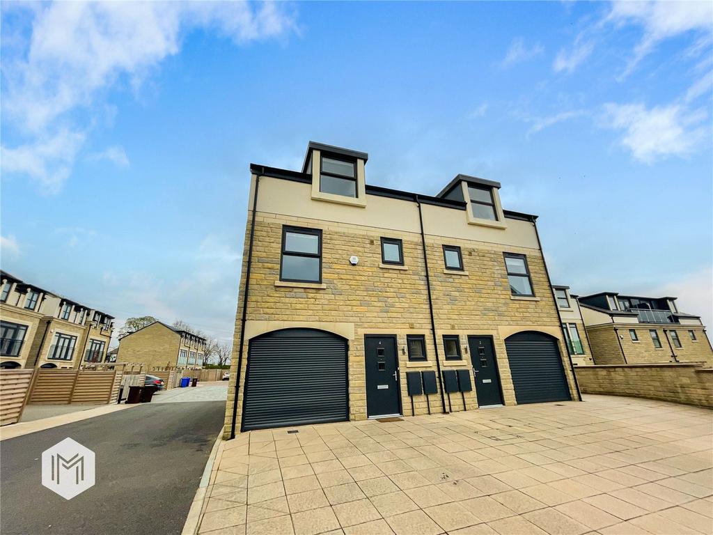 Bleaklow Court, Hawkshaw, Bury, Greater Manchester, BL8 3 bed semi