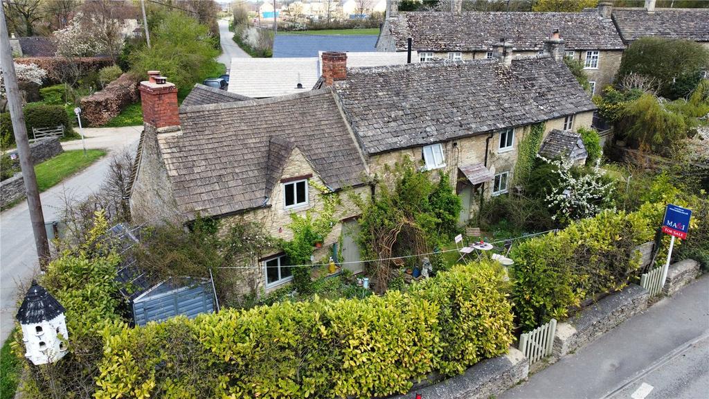 London Road, Poulton, Cirencester... 4 bed semidetached house £425,000