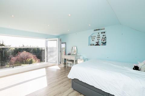 30 Forest Edge, Buckhurst Hill, IG9 5AA