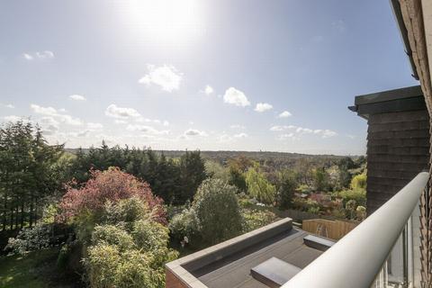 30 Forest Edge, Buckhurst Hill, IG9 5AA
