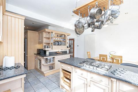 30 Forest Edge, Buckhurst Hill, IG9 5AA
