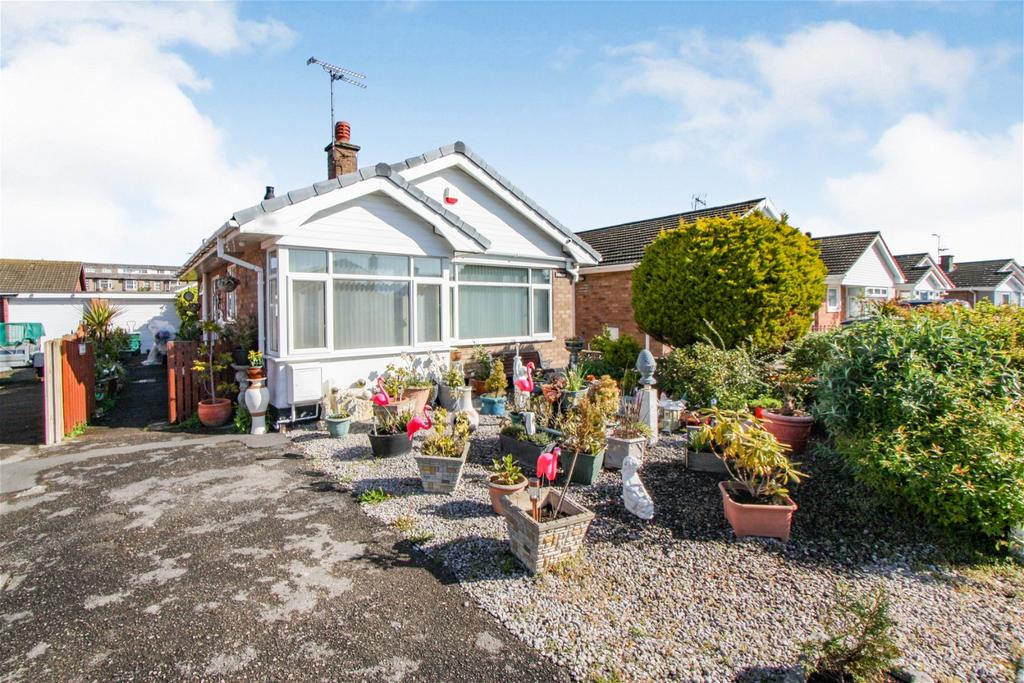 Lon Y Cyll, Pensarn, Abergele, LL22 7RP 1 bed detached bungalow for