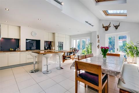 30 Childebert Road, London, SW17 8EX