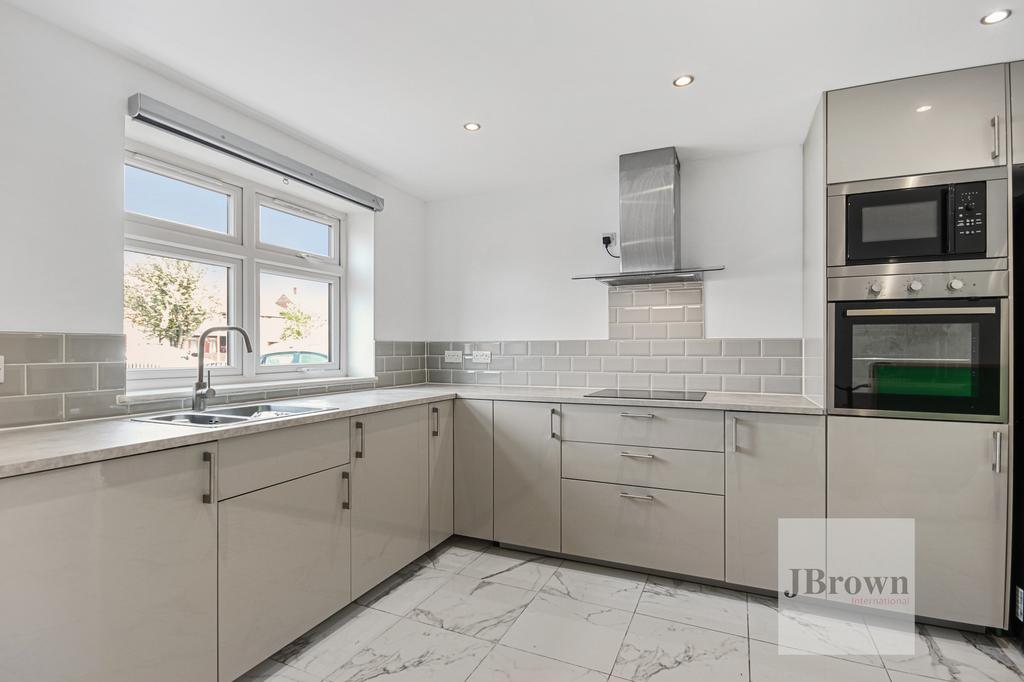 Foyle drive, South Ockendon, Essex, RM155HE 5 bed detached house for