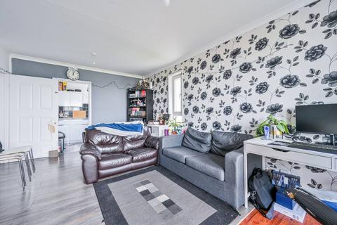 1 bedroom flat for sale - Hastings House, Woolwich, London, SE18