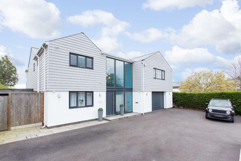 29 Cornwallis Avenue, Folkestone, CT19 5JB