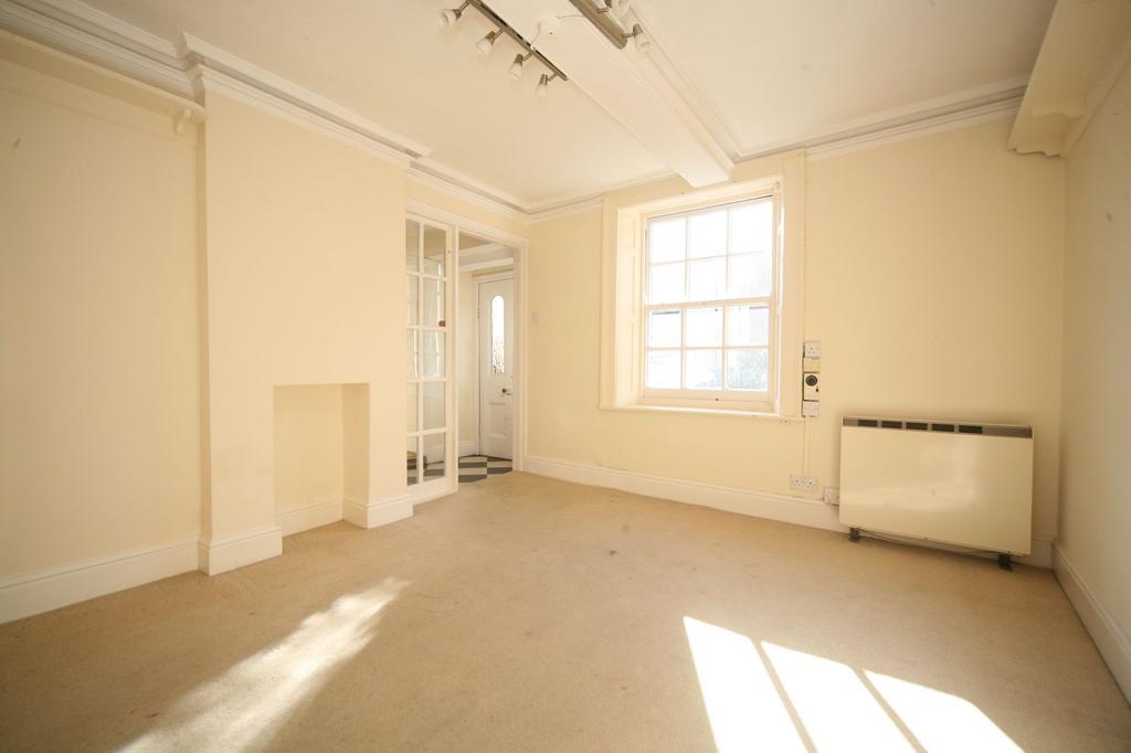 High Street, Eccleshall, ST21 Property to rent £900 pcm (£208 pw)