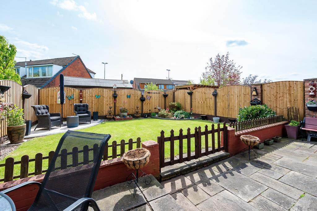 Belvedere Road, AshtoninMakerfield... 2 bed semidetached house £