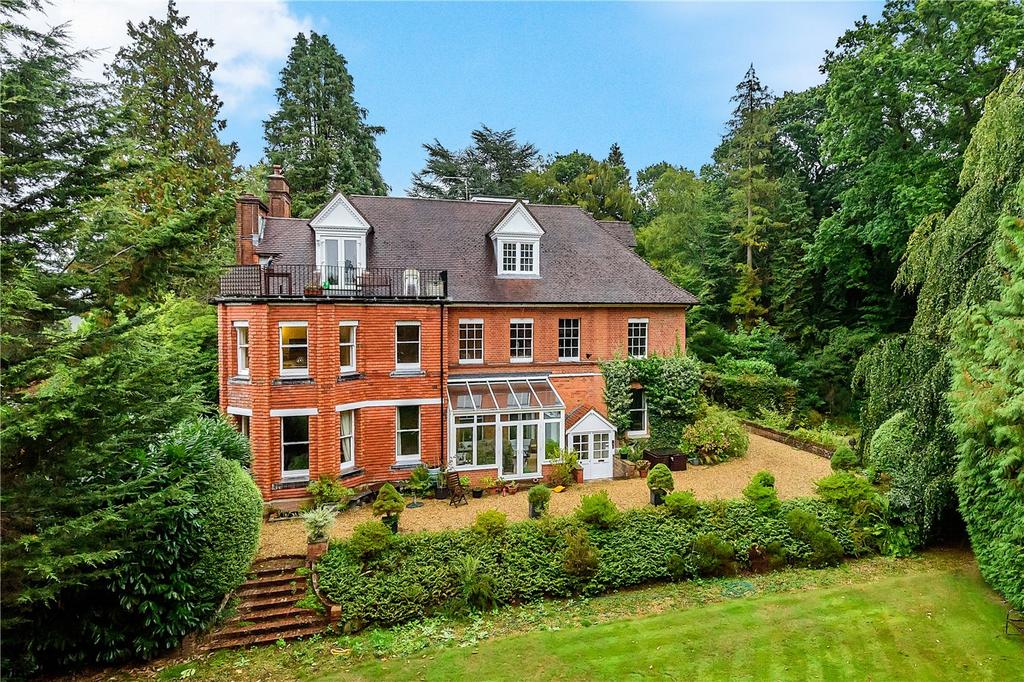 London Road, Hill Brow, Liss, Hampshire, GU33 3 bed apartment for sale