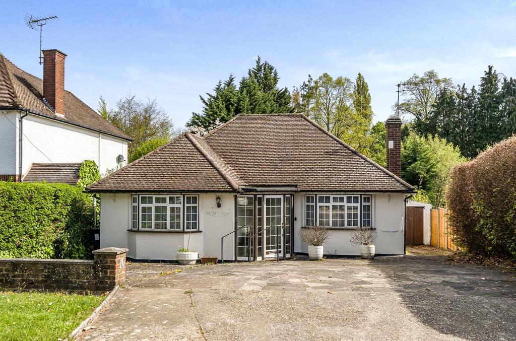 Links Drive, Radlett, Hertfordshire, WD7 2 bed bungalow for sale £895,000