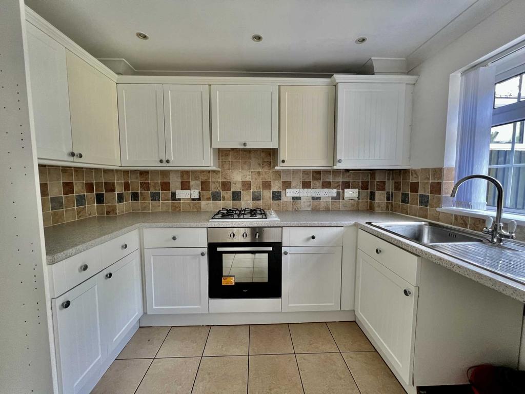 Redwood Grove, Havant 2 bed terraced house £1,150 pcm (£265 pw)
