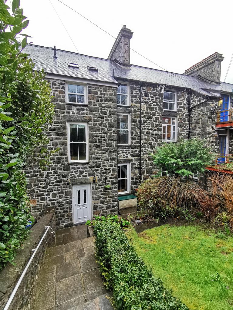 3 Frondirion, Dolgellau 5 bed terraced house for sale £320,000