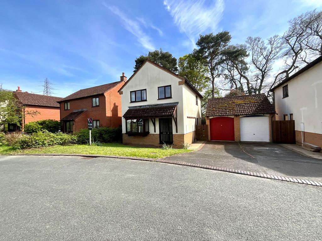 Eagle Close, Kingsteignton, TQ12 3 bed link detached house - £315,000