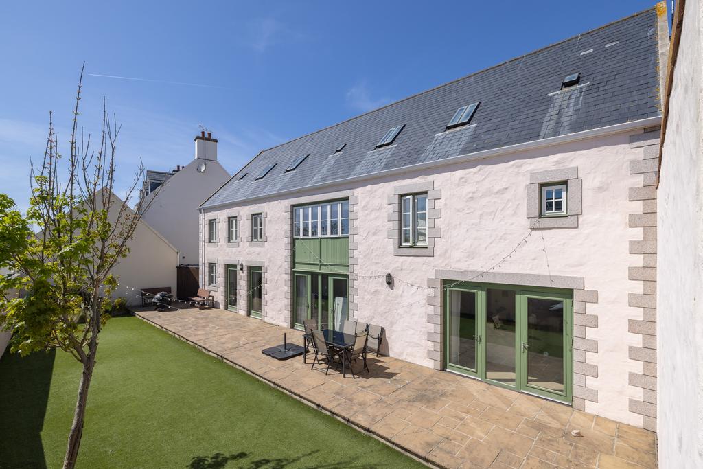 Le Vieux Chemin, St. Clement, Jersey 6 bed detached house for sale £