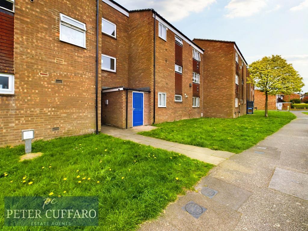 Broxbourne, Broxbourne EN10 2 bed apartment for sale £180,000