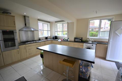 76 Warwick Avenue, Whitefield, Manchester, M45 6TT