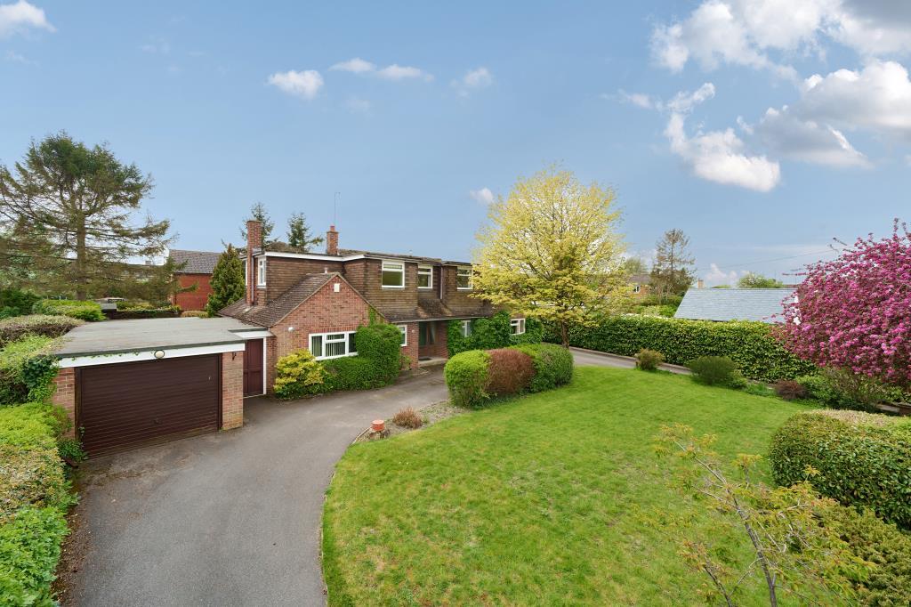 Chalgrove, Oxfordshire, OX44 5 bed detached house for sale £725,000