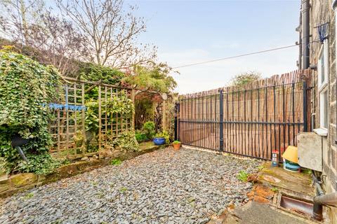 31 Canada Road, Rawdon, Leeds, LS19 6LR